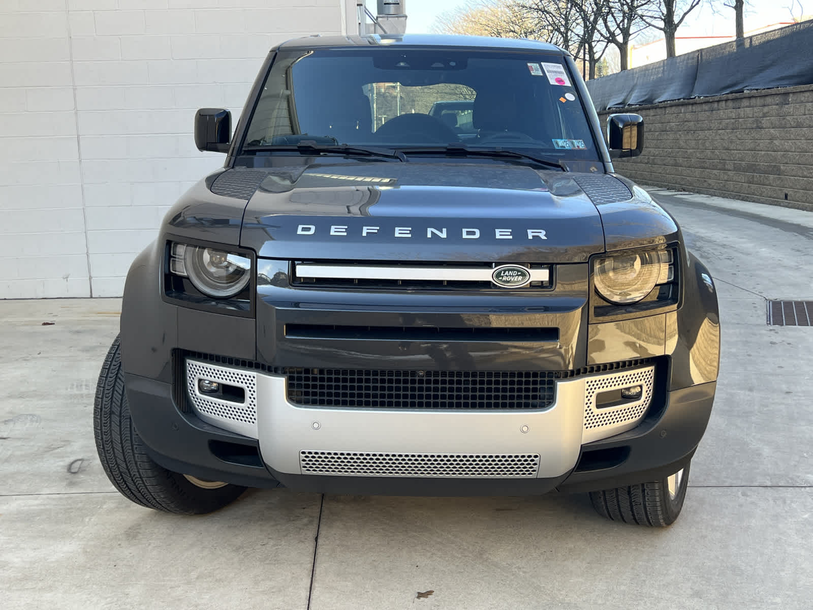 2024 Land Rover Defender 110 S photo 2