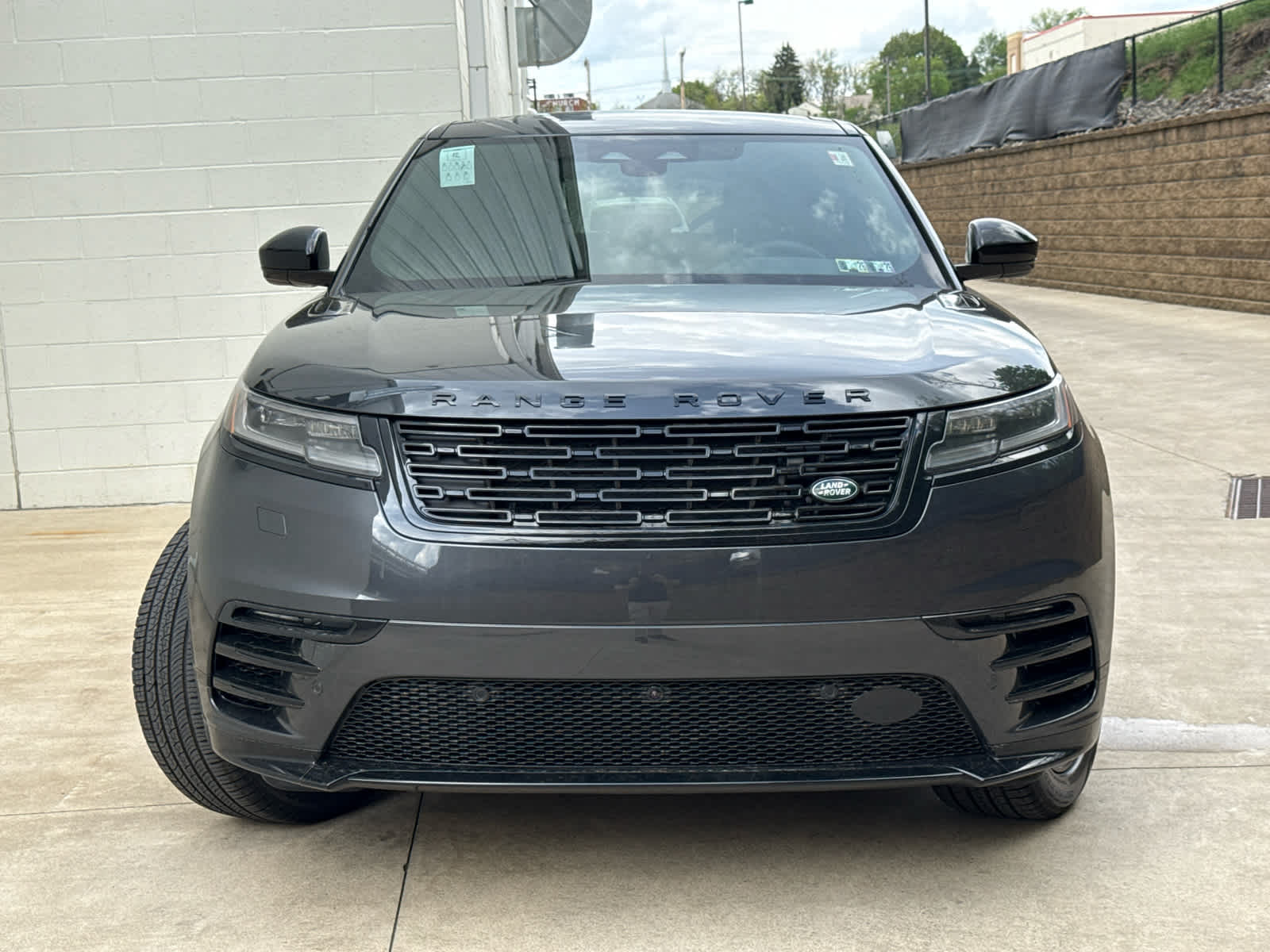 2026 Land Rover Range Rover Velar SE photo 2