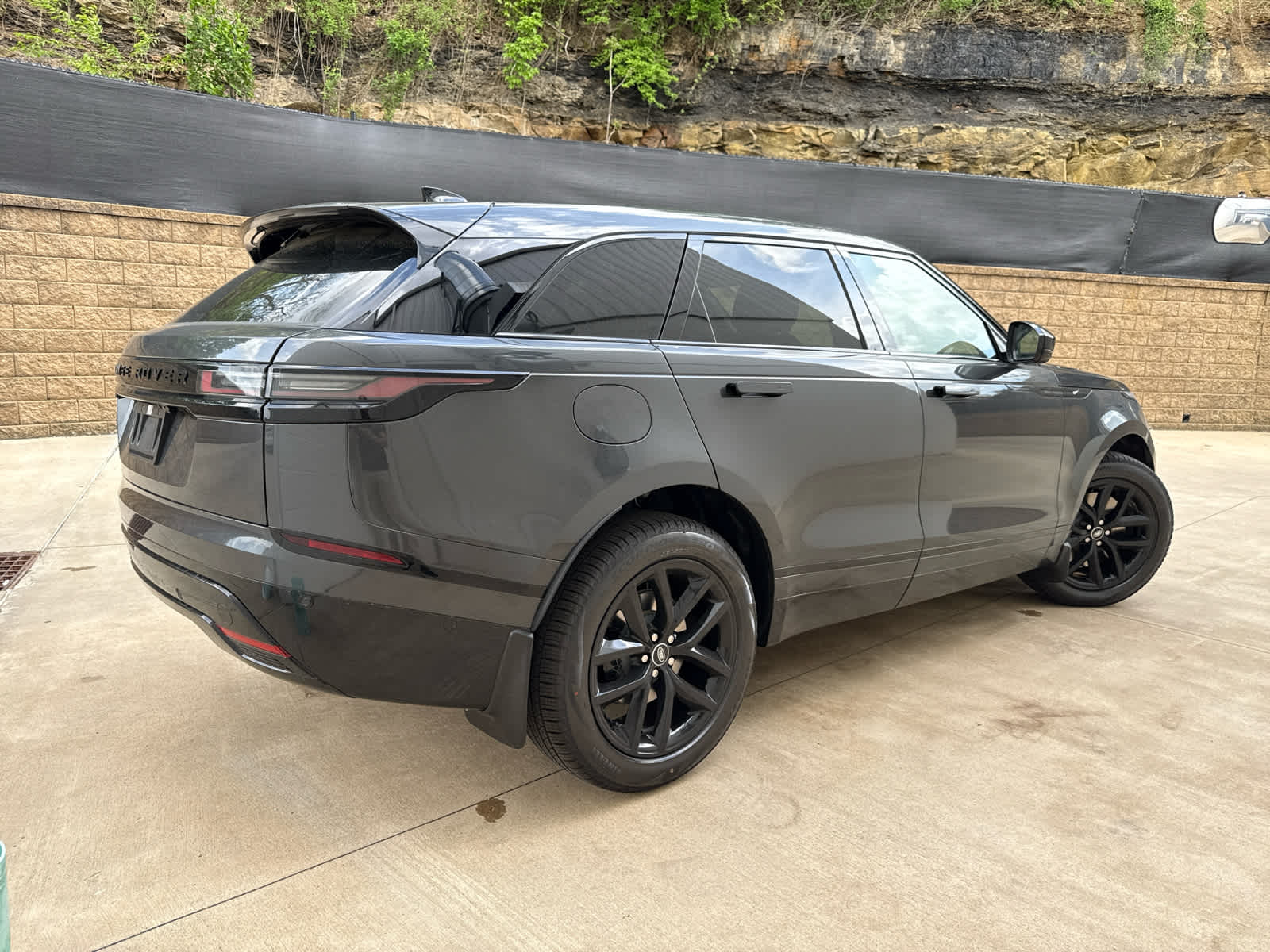 2026 Land Rover Range Rover Velar SE photo 3