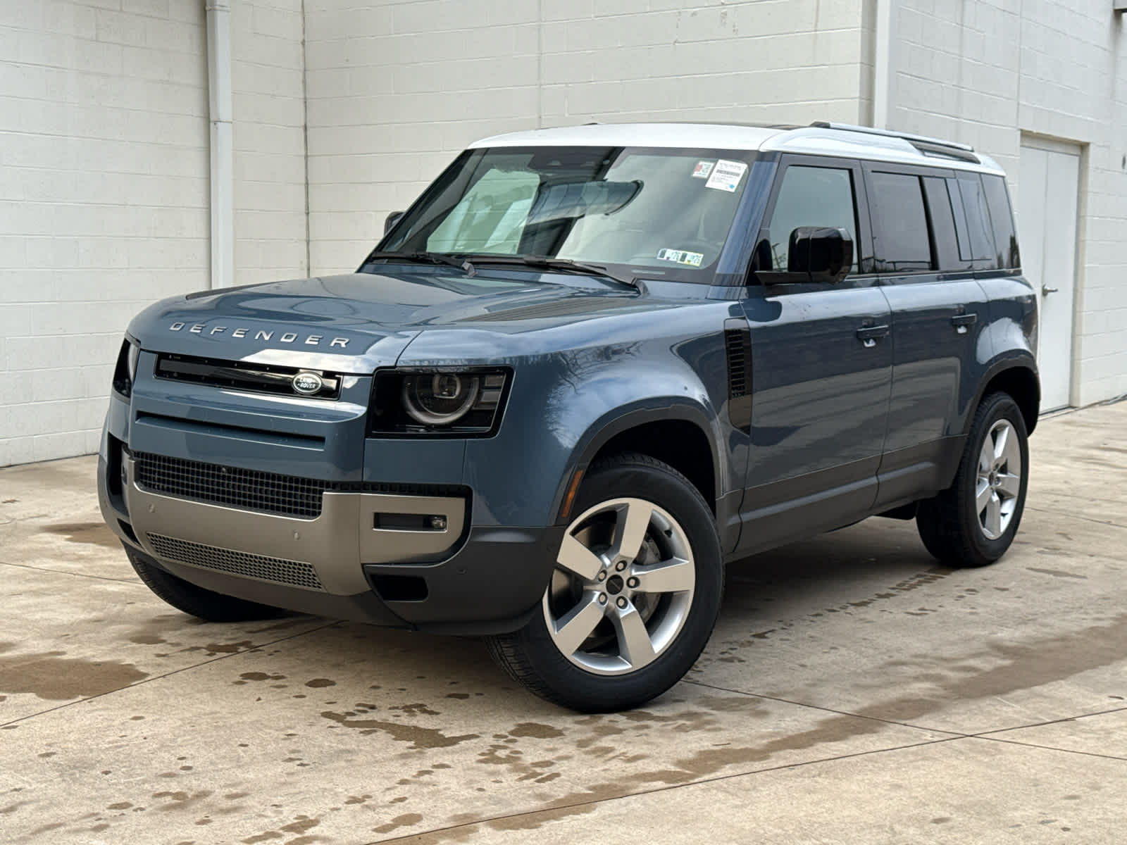 2026 Land Rover Defender S's photo