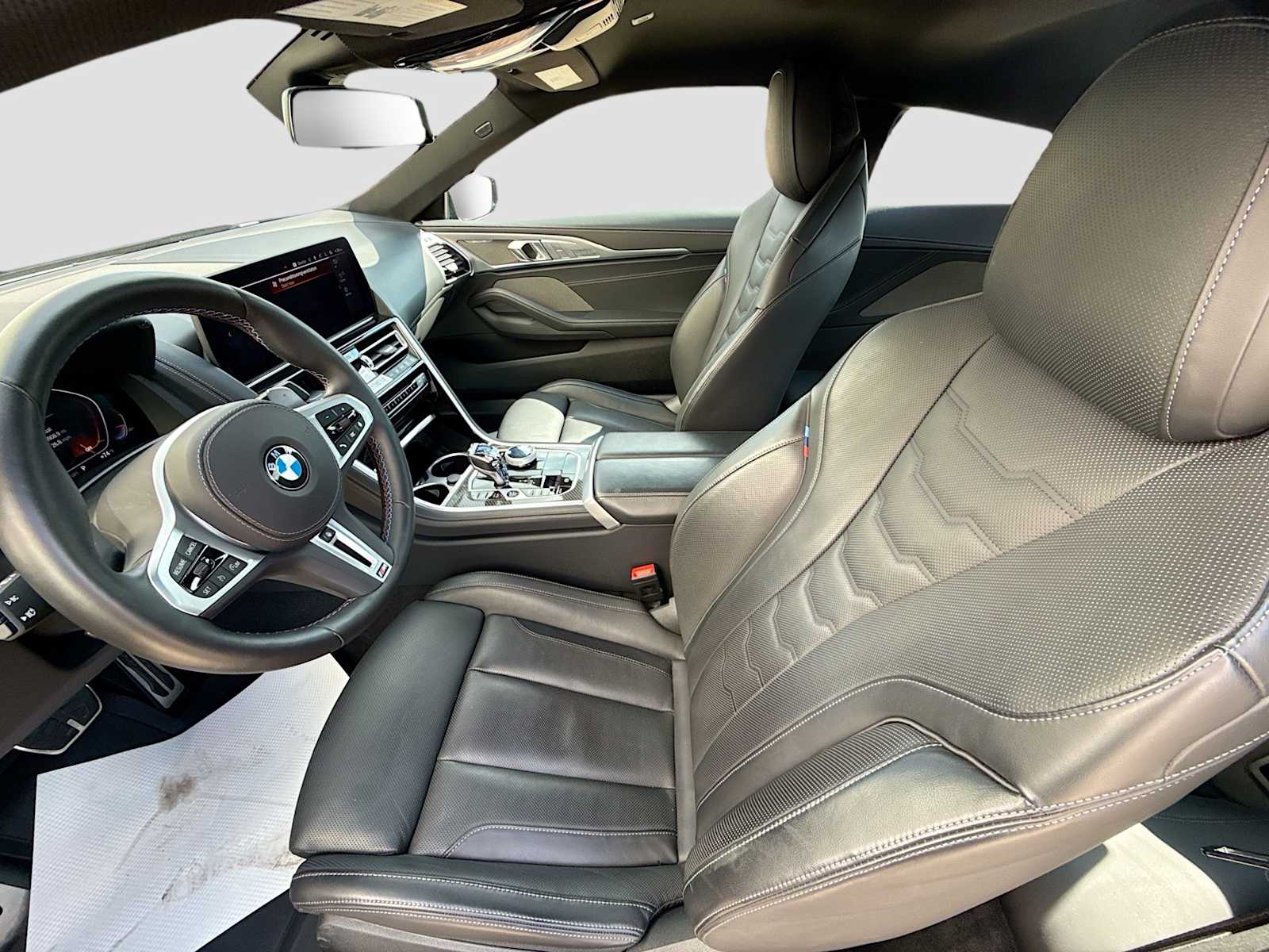 2026 BMW 8 Series M850i - Photo 14