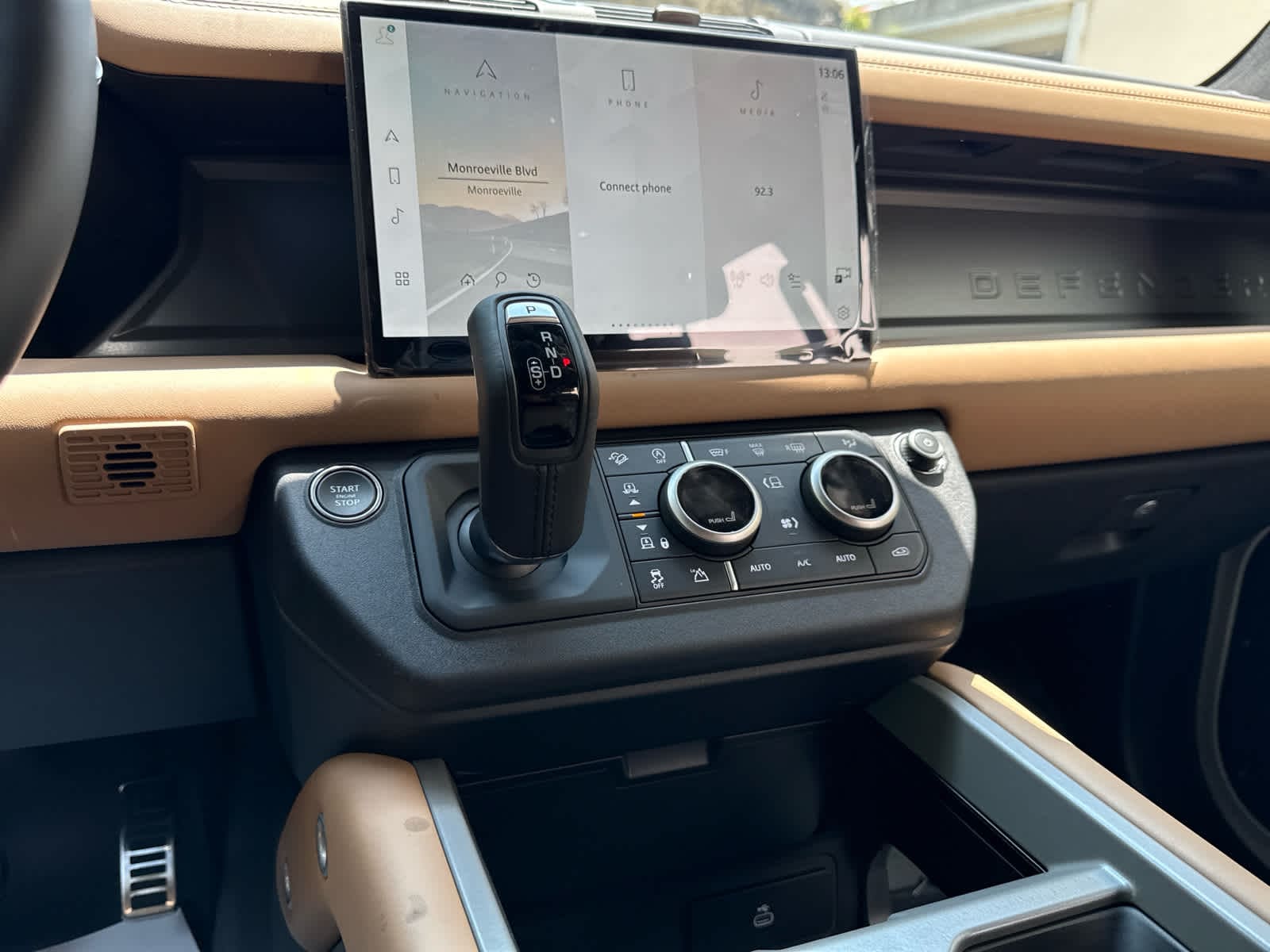 2025 Land Rover Defender V8 - Photo 9