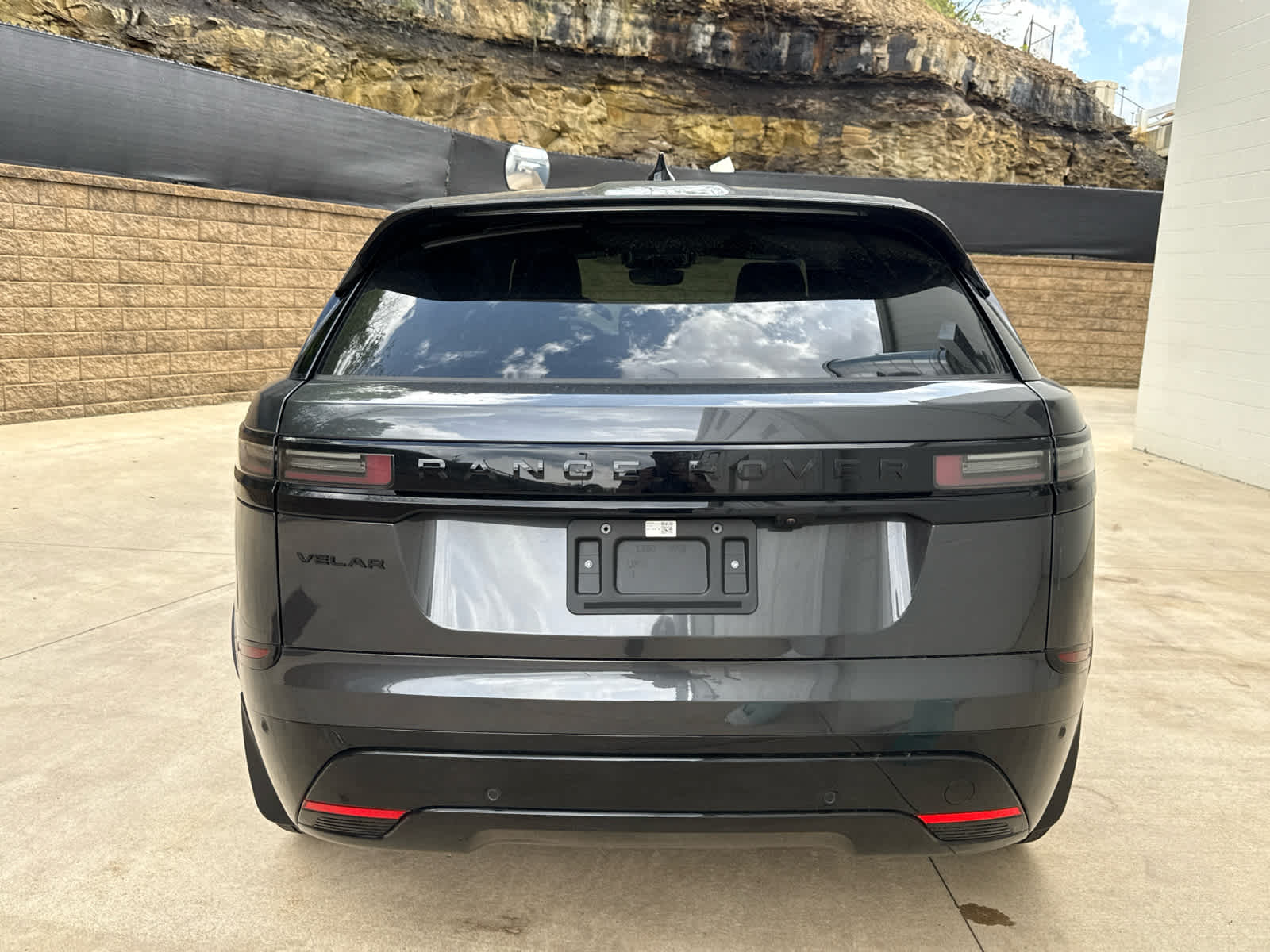 2026 Land Rover Range Rover Velar SE photo 4