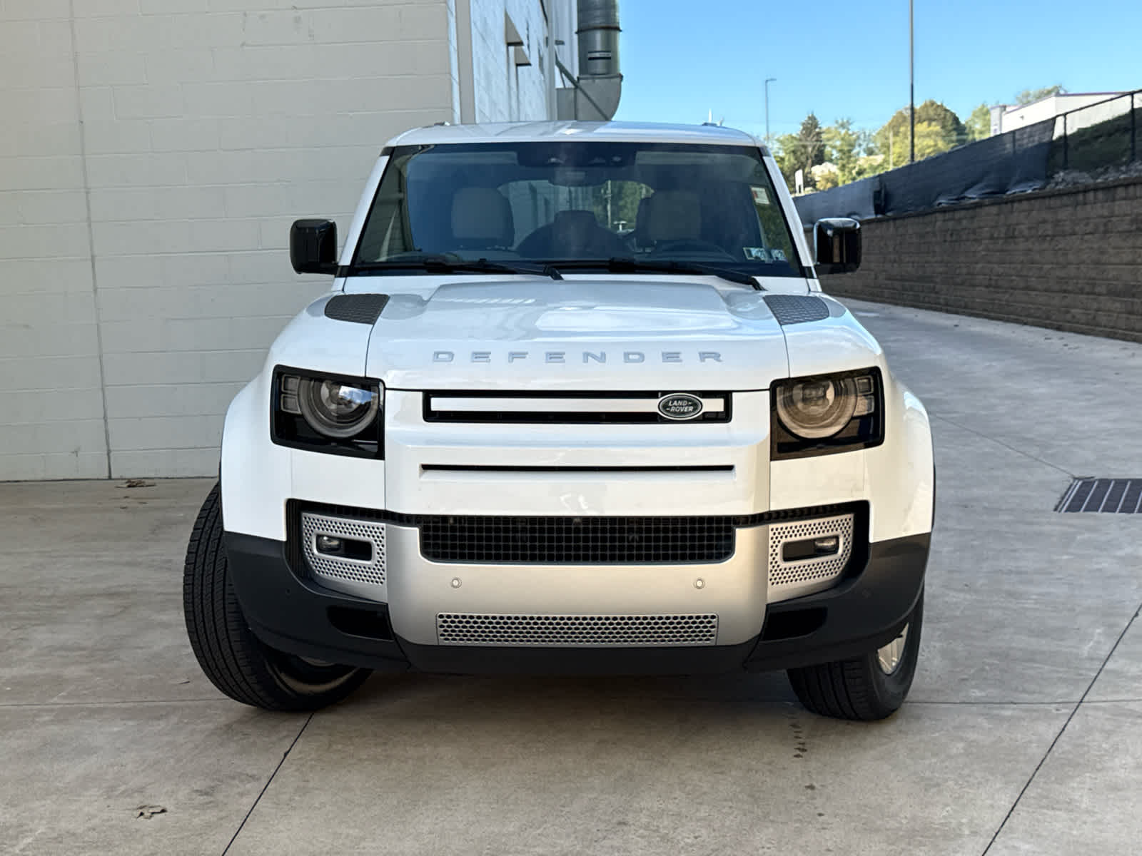 2025 Land Rover Defender 110 S photo 2