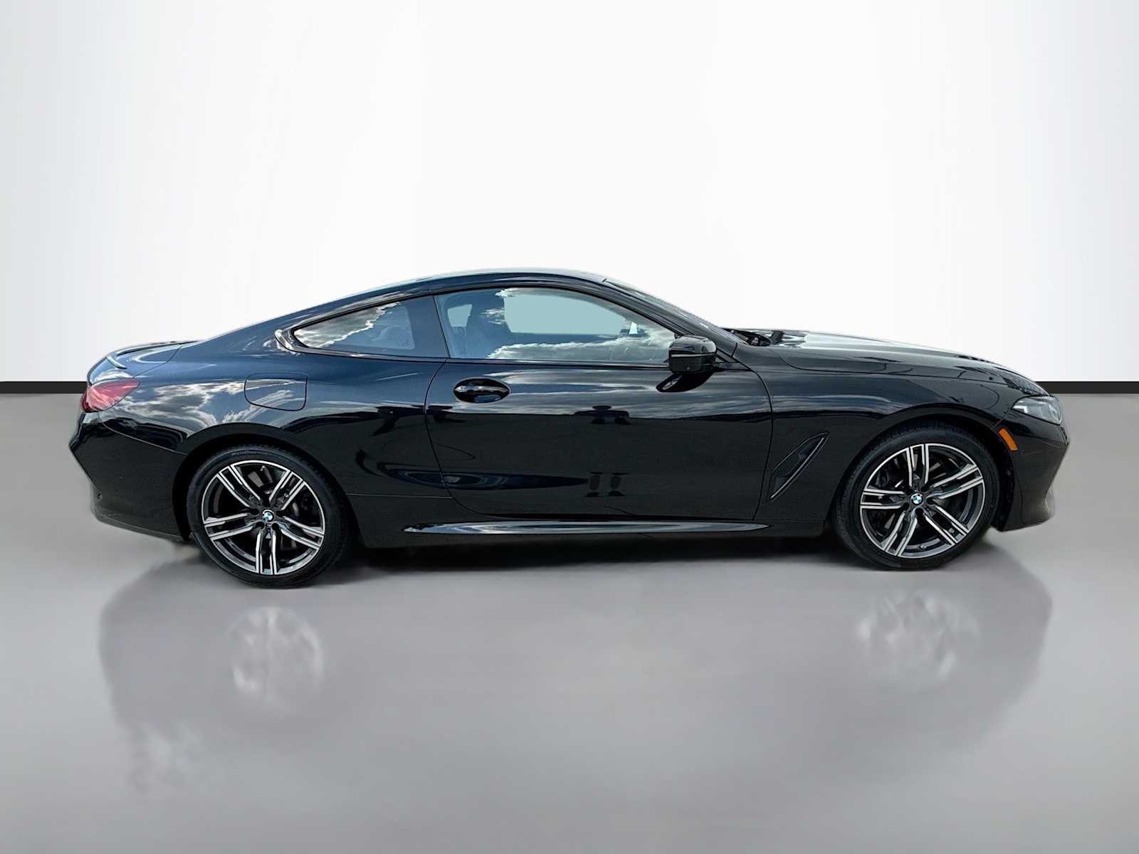 2026 BMW 8 Series M850i - Photo 7