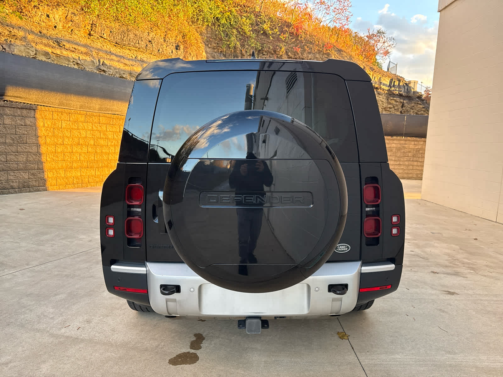 2023 Land Rover Defender 130 SE photo 2