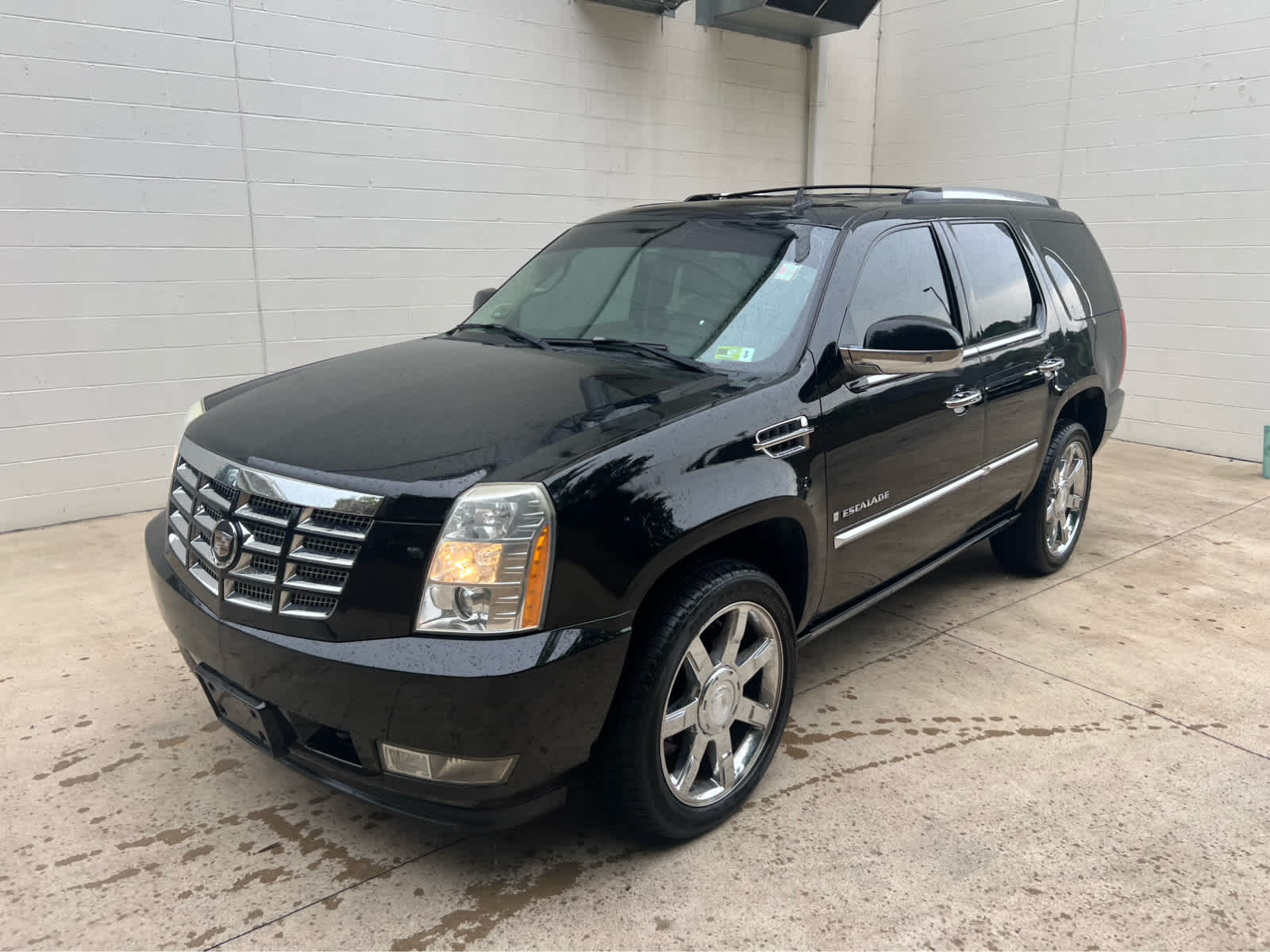 2007 Cadillac Escalade Base photo 2