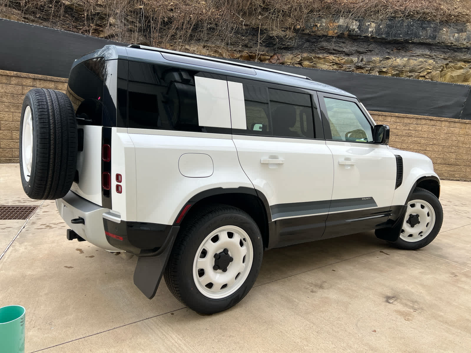 2025 Land Rover Defender S 110 photo 3