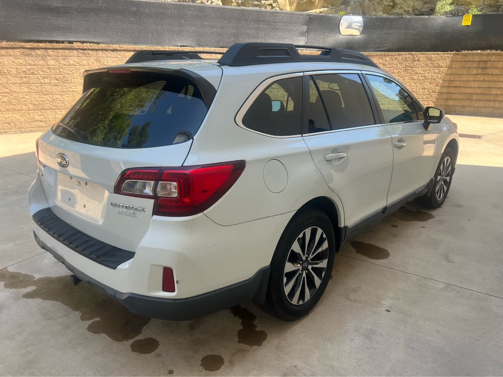 Used 2015 Subaru Outback 2.5i Limited w/Moonroof/KeylessAccess/Nav/EyeSight SUV