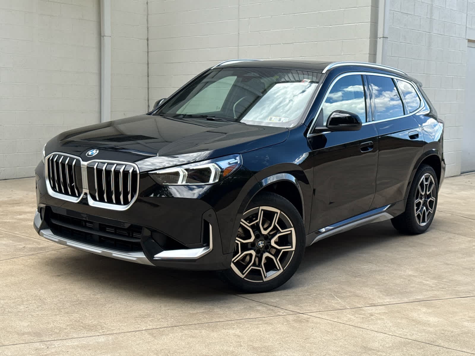 2026 BMW X1 28i's photo