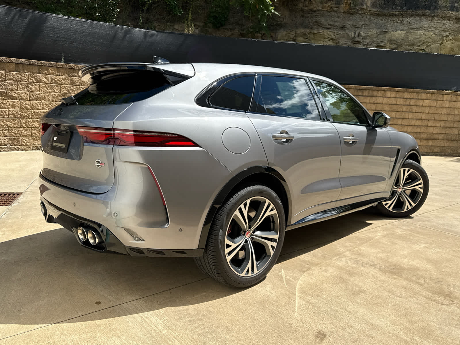 2022 Jaguar F-PACE SVR photo 4
