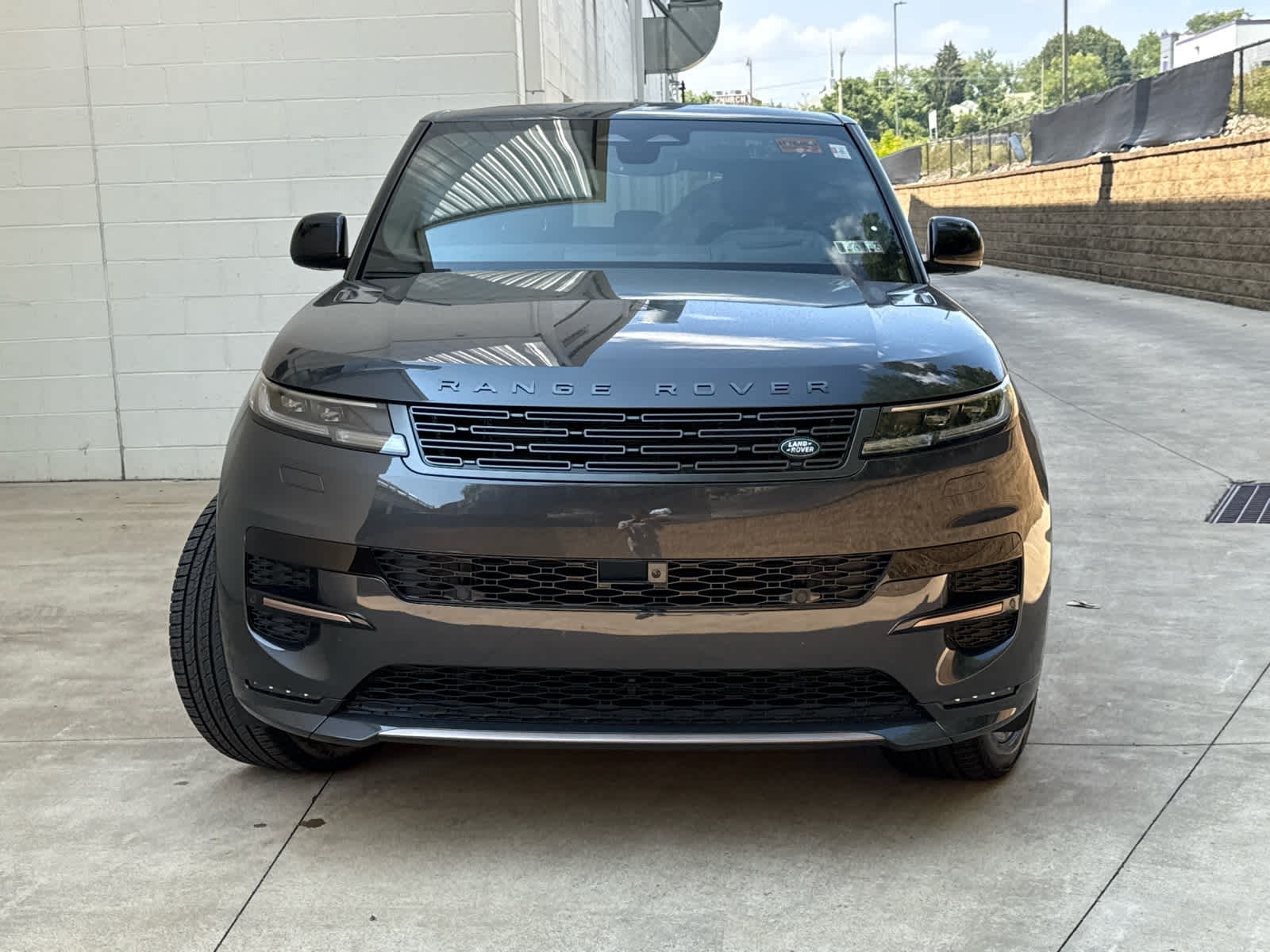 2025 Land Rover Range Rover Sport SE photo 2