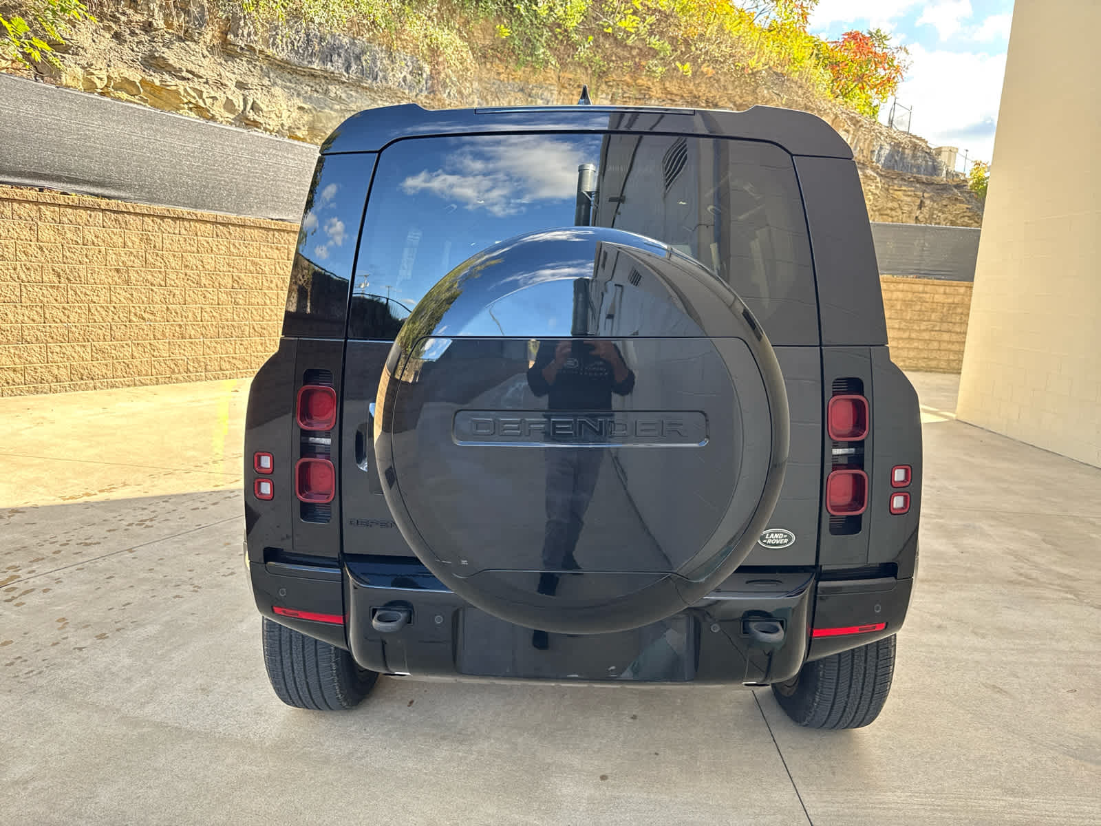 2023 Land Rover Defender 110 X-Dynamic SE photo 4