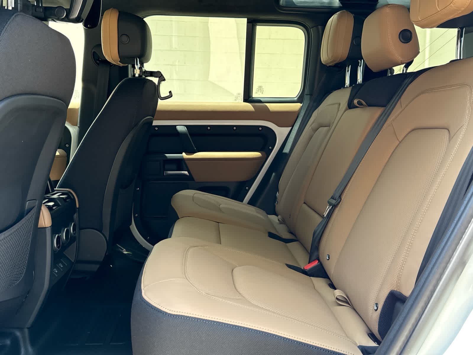 2025 Land Rover Defender V8 - Photo 16