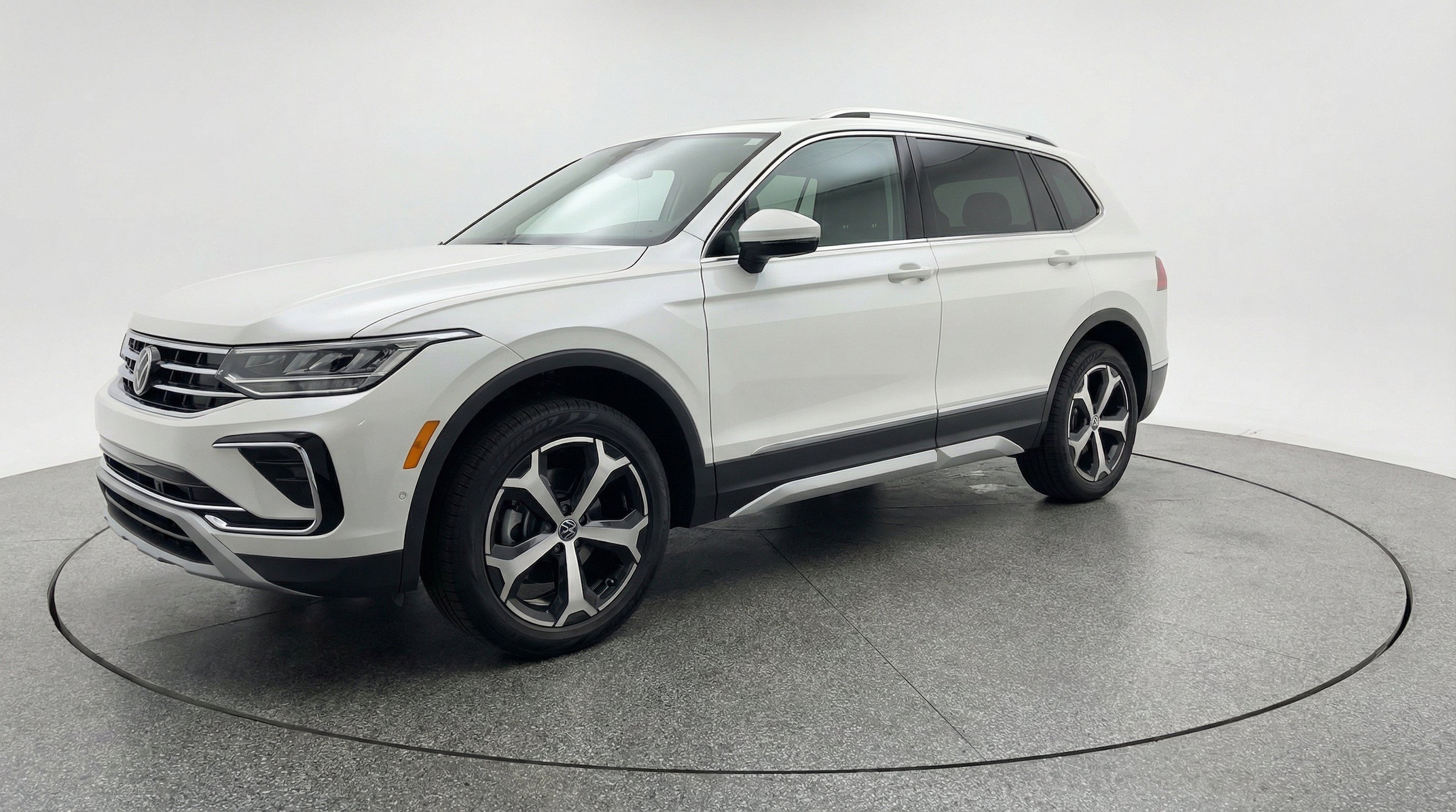 Thumbnail: 2026 Volkswagen Tiguan - 3