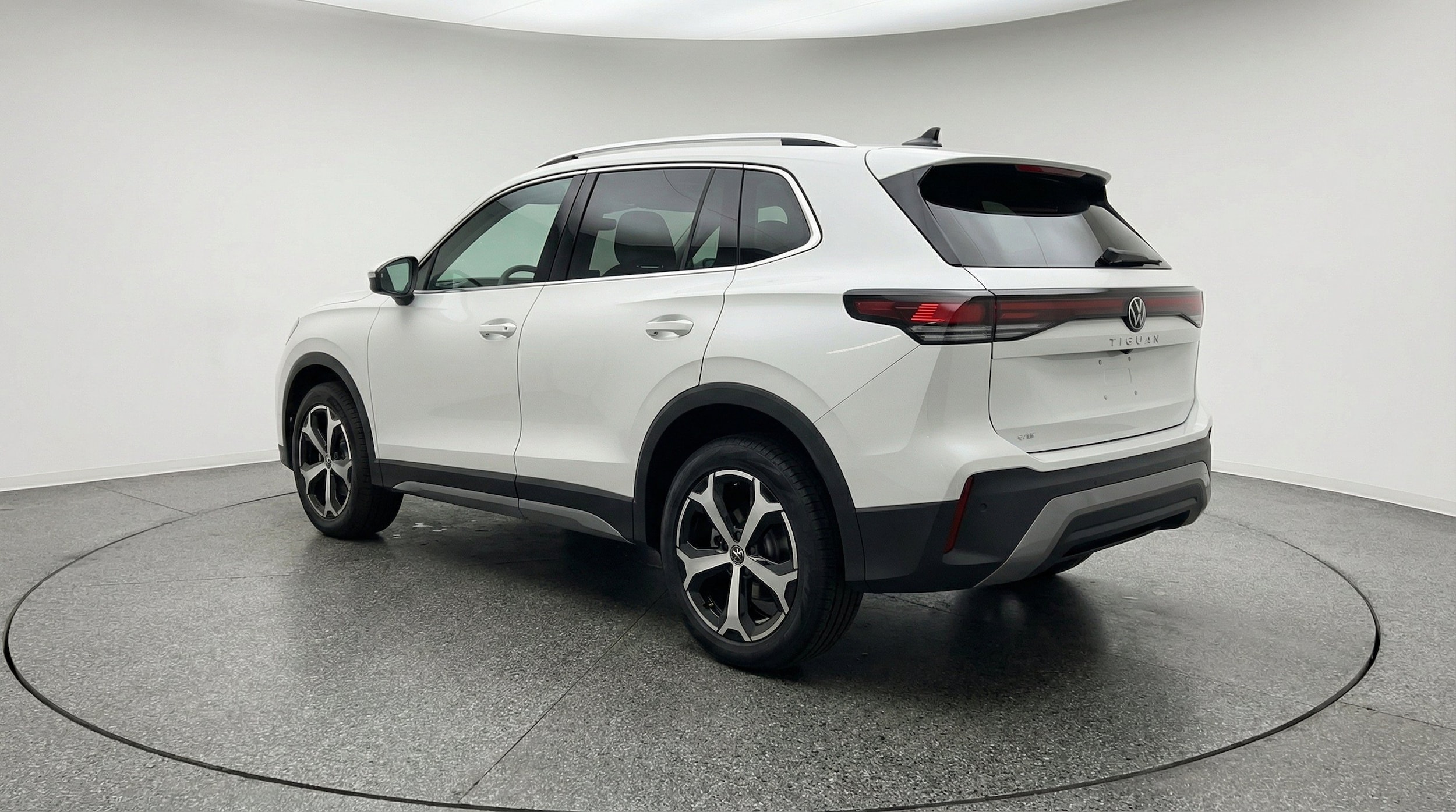 Thumbnail: 2026 Volkswagen Tiguan - 6