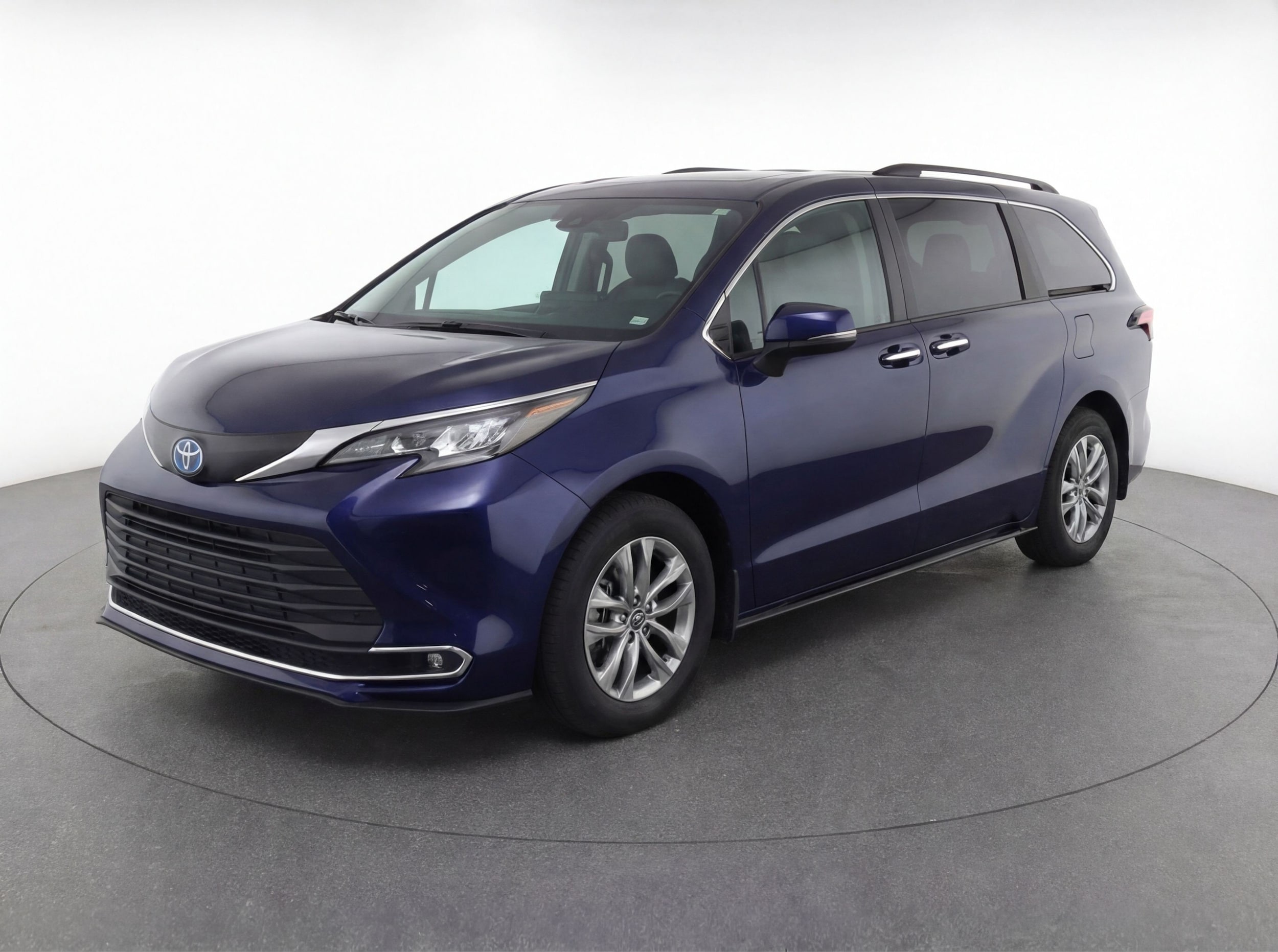 Thumbnail: 2024 Toyota Sienna - 3