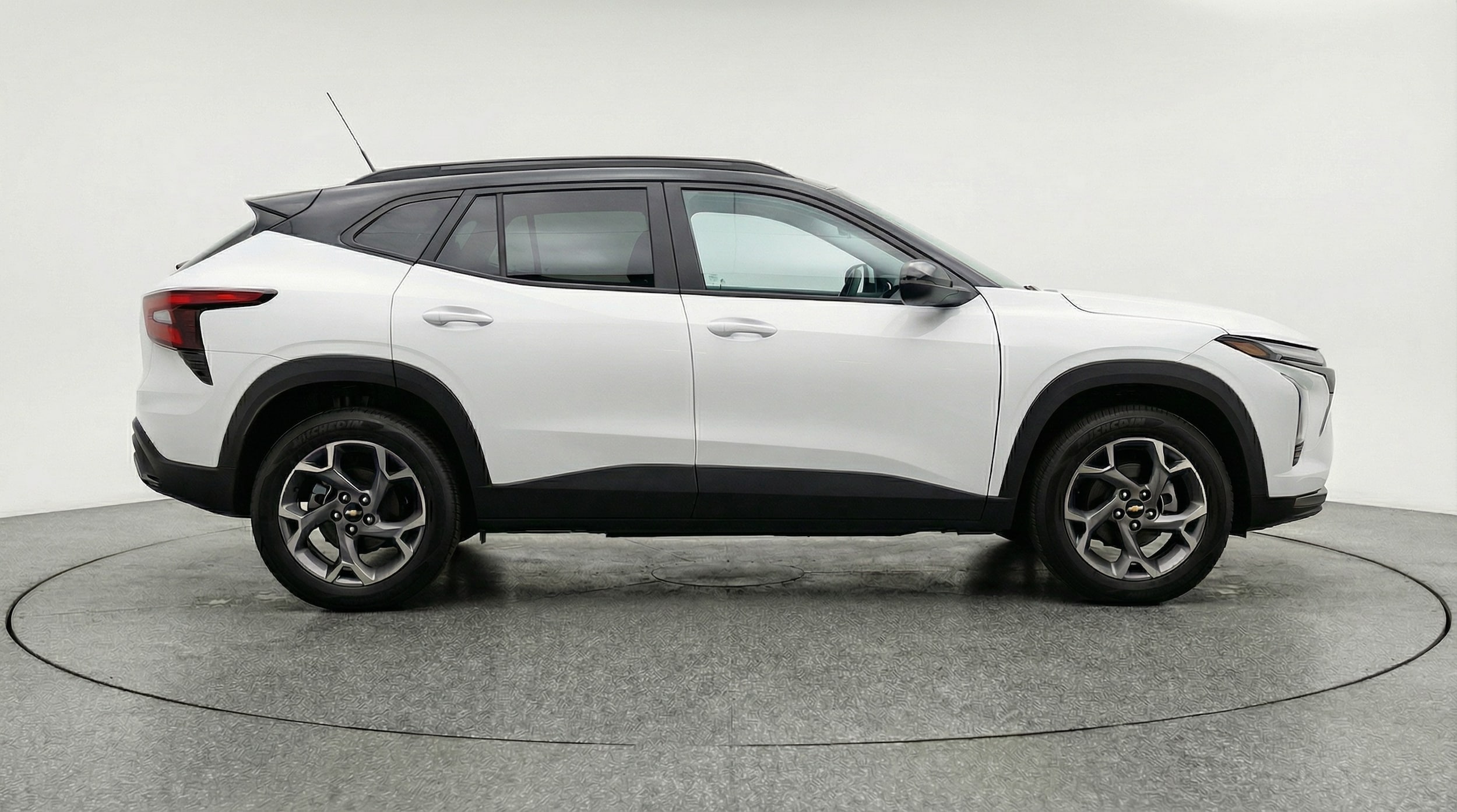 Thumbnail: 2025 Chevrolet Trax - 8