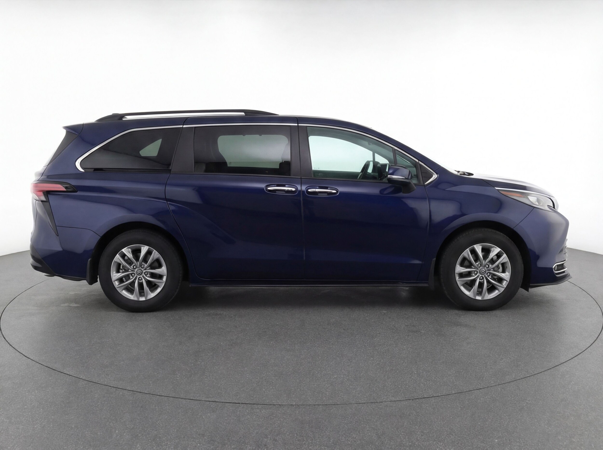 Thumbnail: 2024 Toyota Sienna - 10