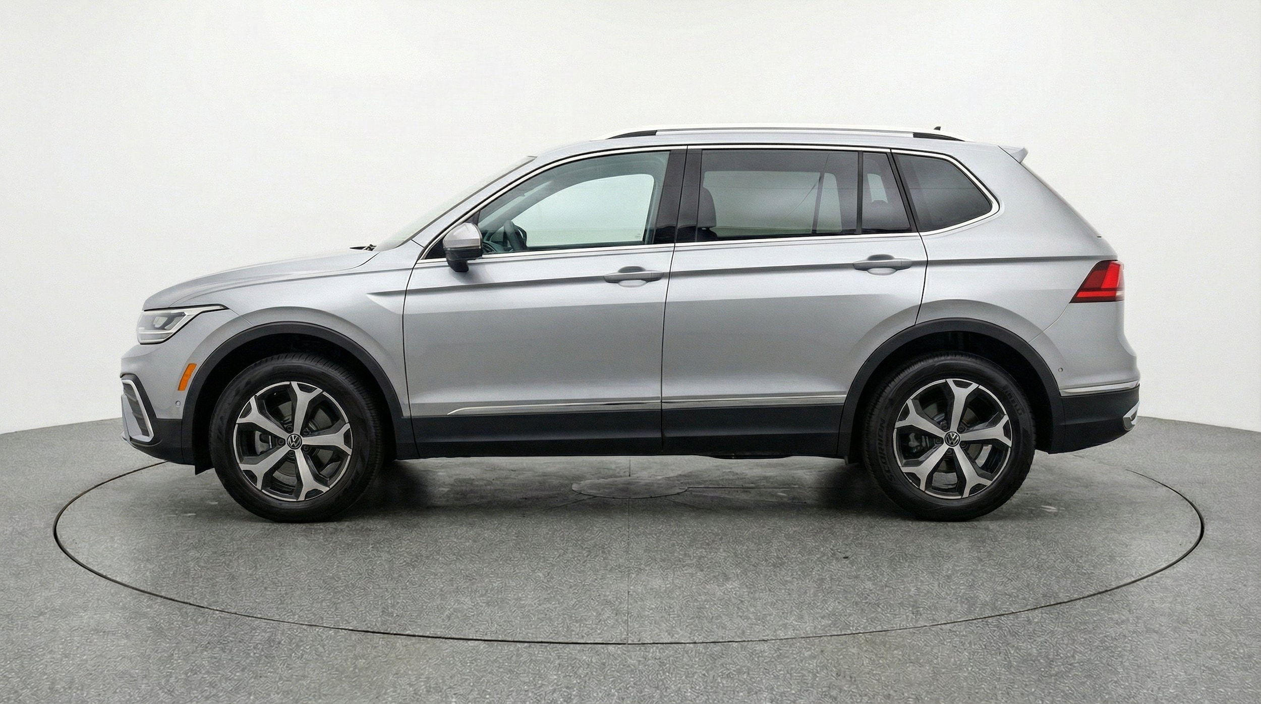Thumbnail: 2026 Volkswagen Tiguan - 5