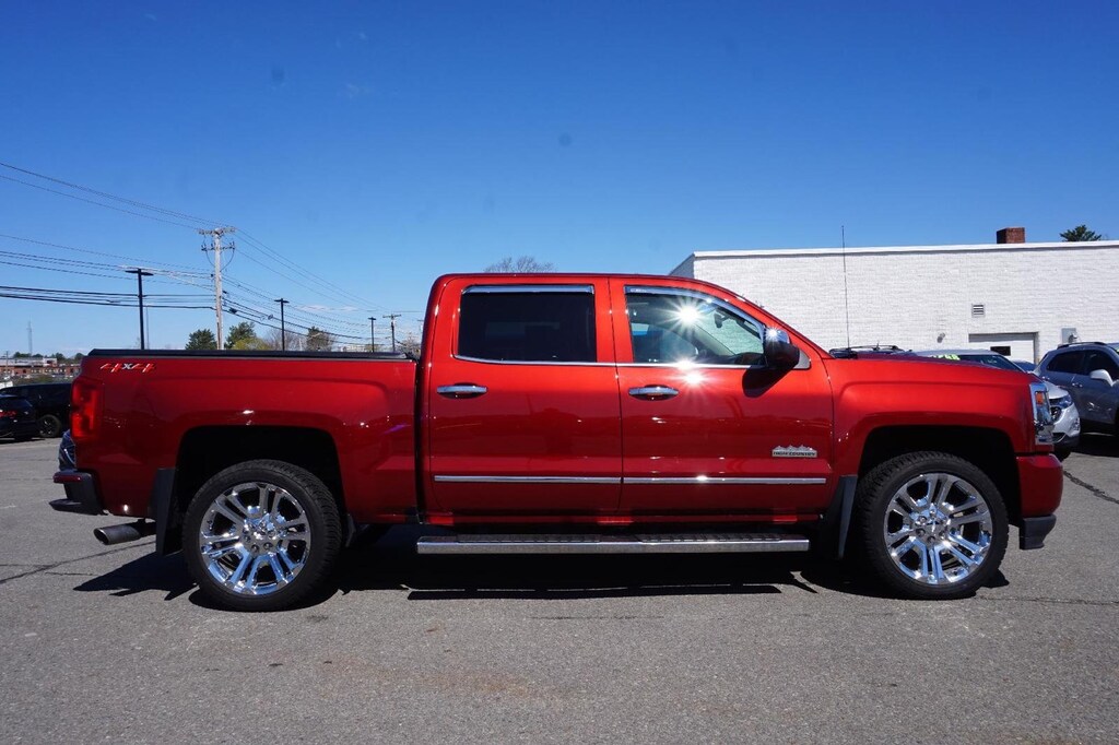 Used 2018 Chevrolet Silverado 1500 High Country 4WD Crew Cab 143.5 High Country
