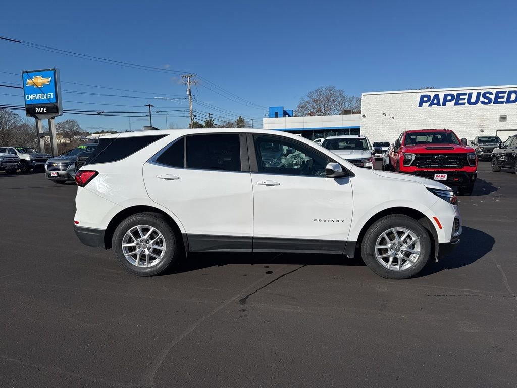 2024 Chevrolet Equinox LT photo 2