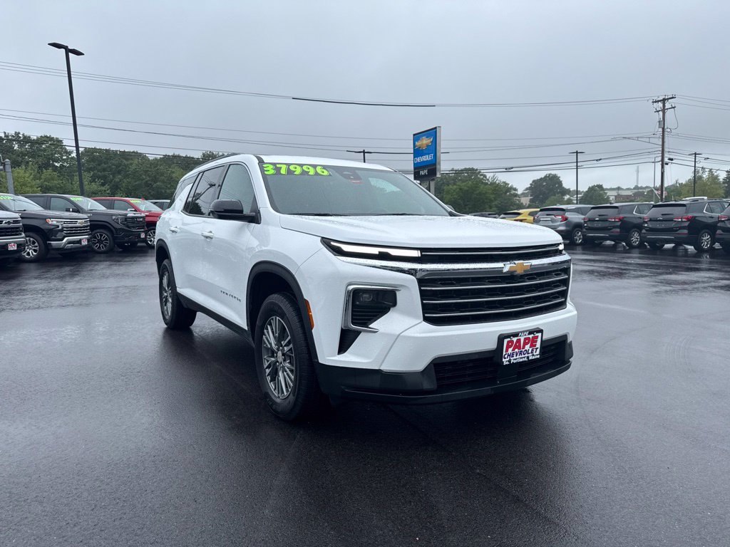 Used 2025 Chevrolet Traverse LT SUV