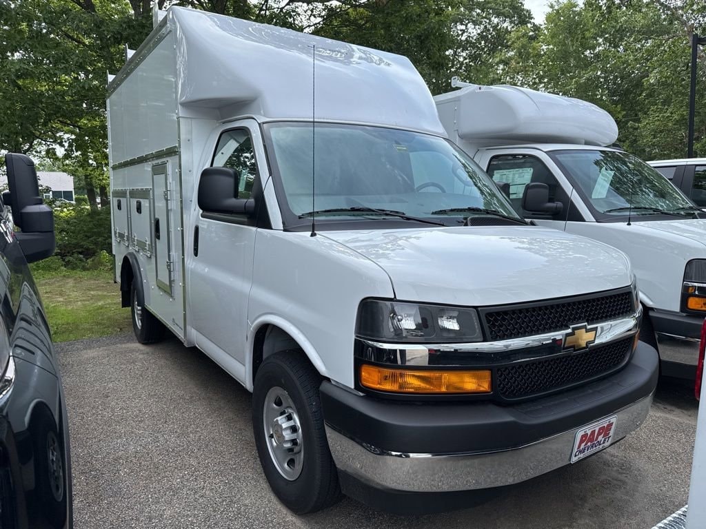 2025 Chevrolet Express Cutaway Base's photo
