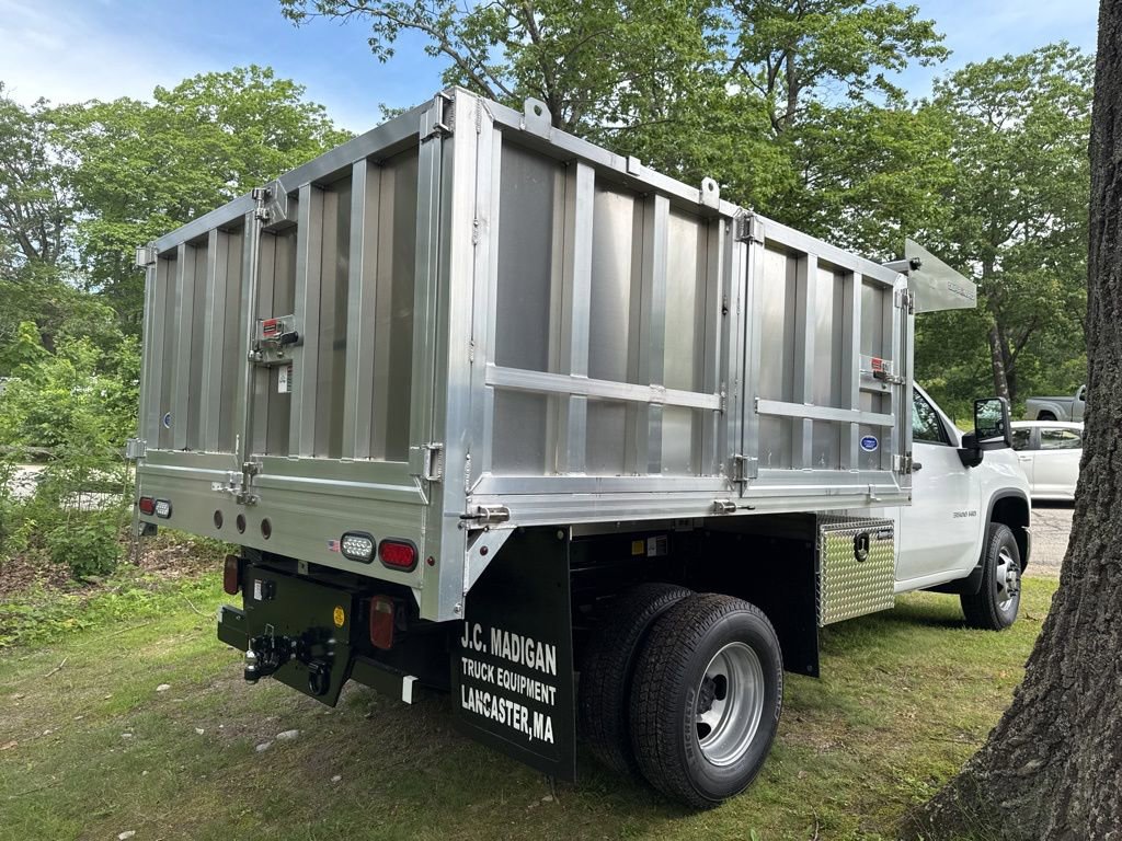 2025 Chevrolet Silverado 3500HD Work Truck photo 2