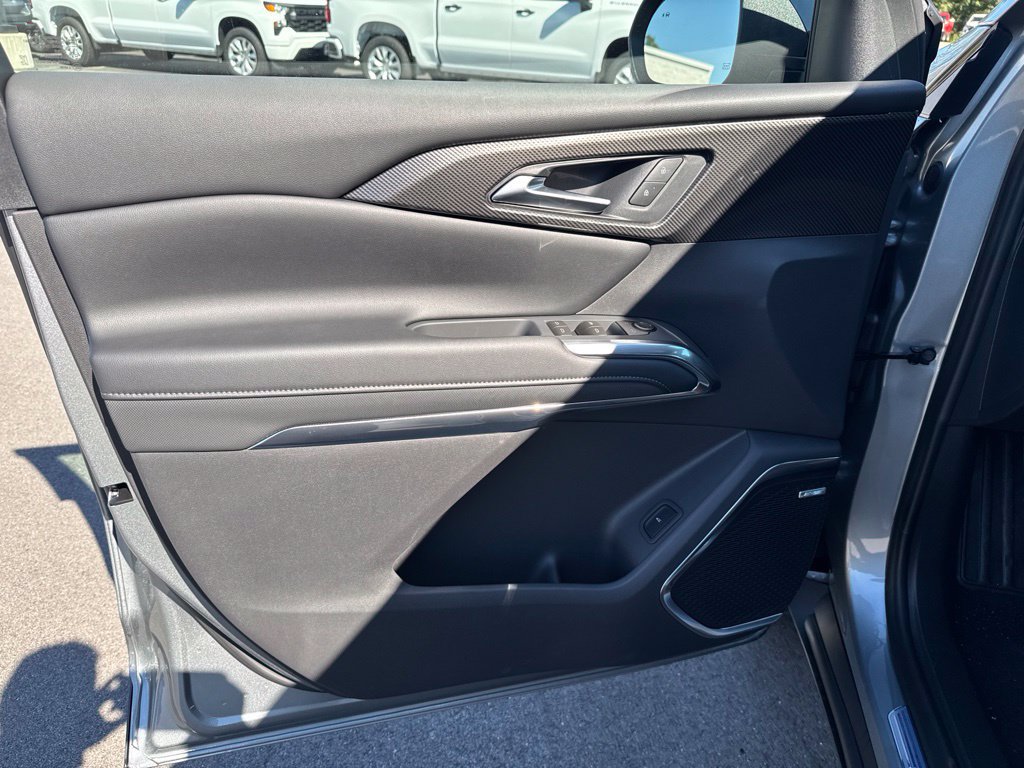 2027 Chevrolet Traverse Z71 - Photo 12