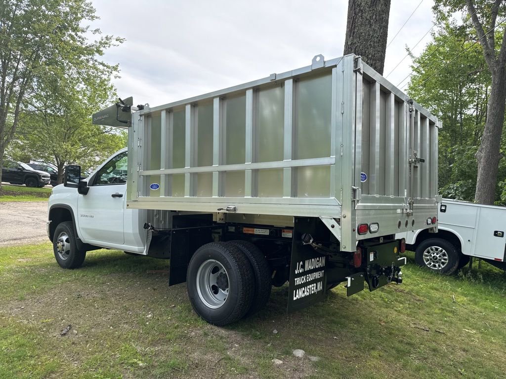 2025 Chevrolet Silverado 3500HD Work Truck photo 3