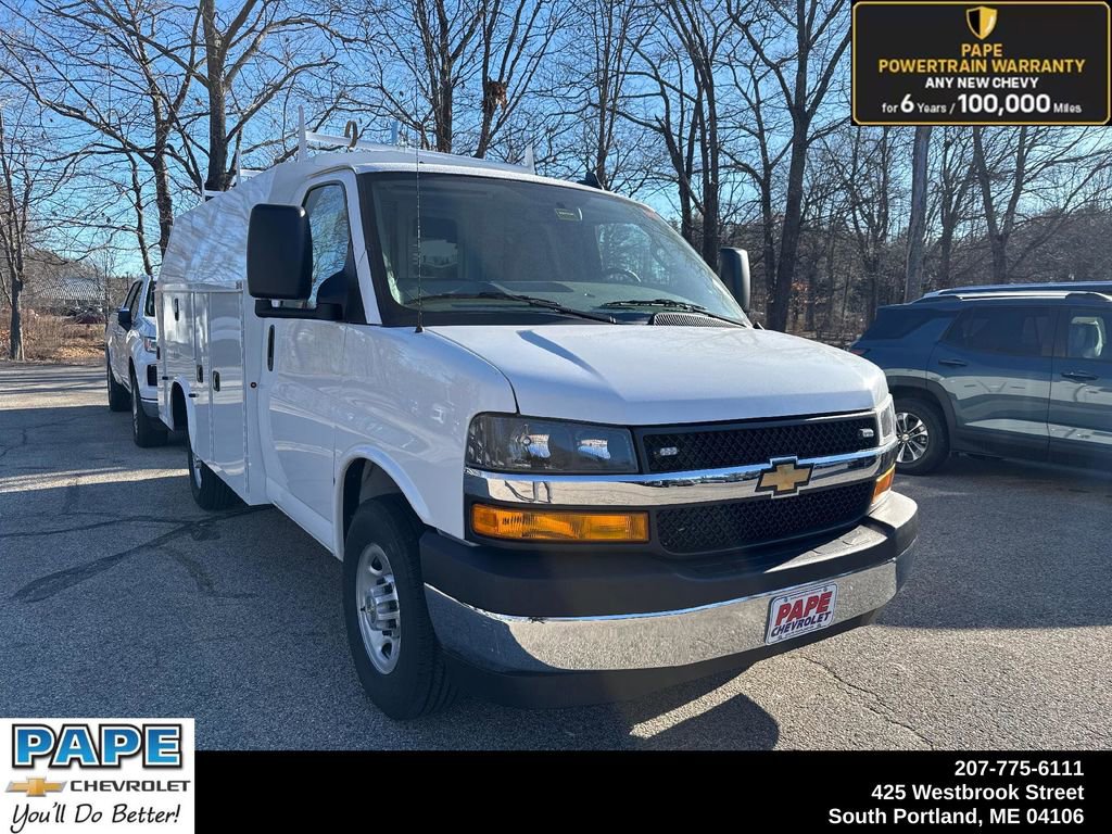 2024 Chevrolet Express Cutaway Base's photo