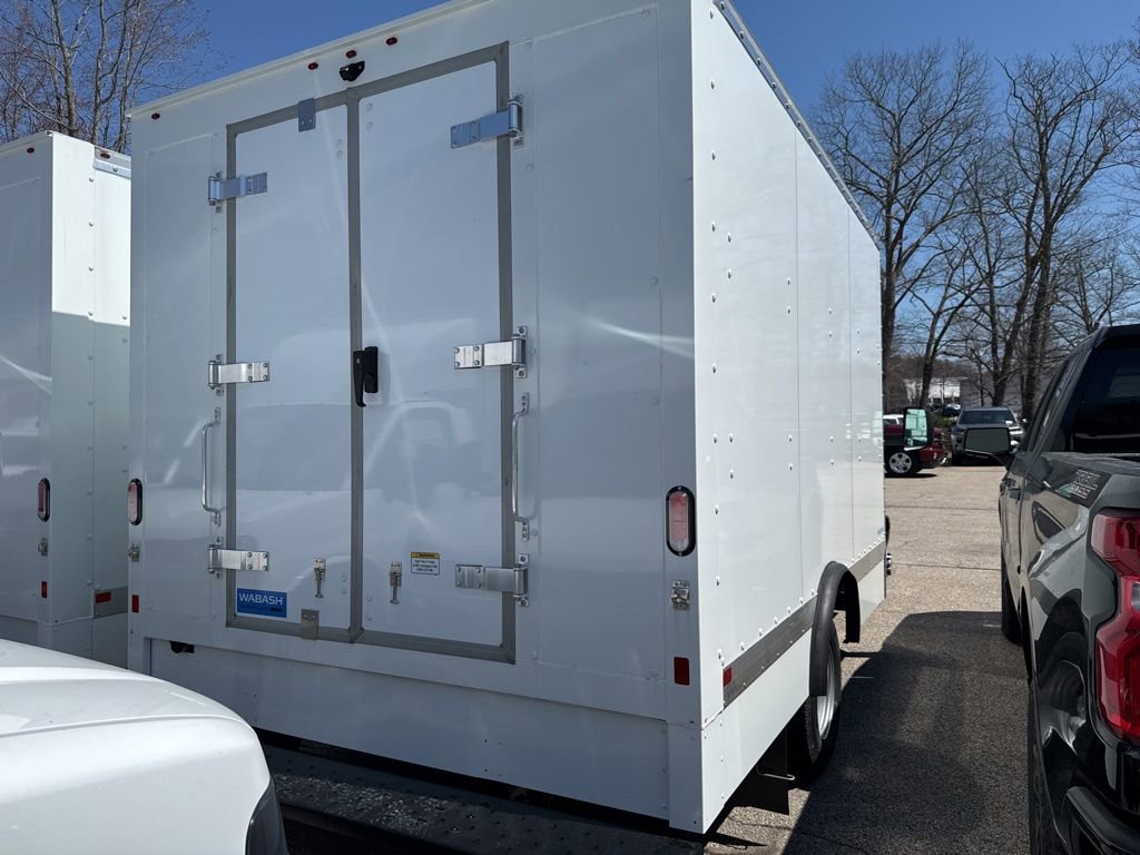 2024 Chevrolet Express Cutaway 3500 photo 2