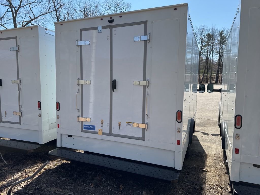 2024 Chevrolet Express Cutaway 3500 photo 2