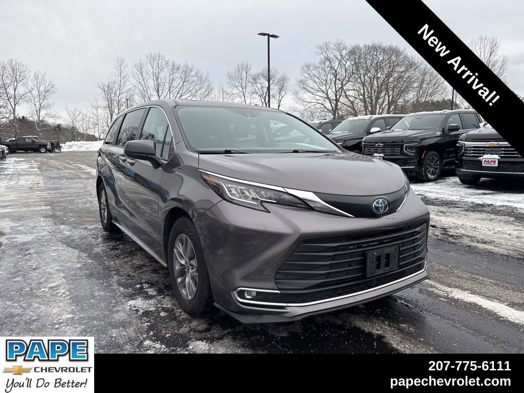 2022 Toyota Sienna XLE's photo