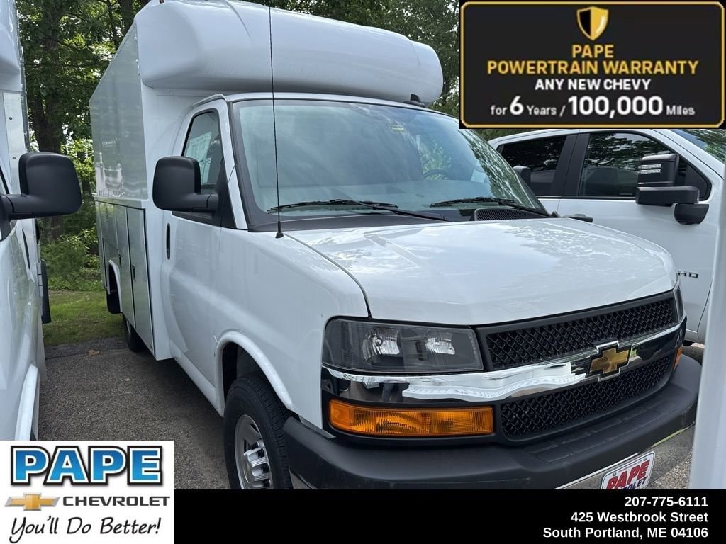 2025 Chevrolet Express Cutaway Base's photo