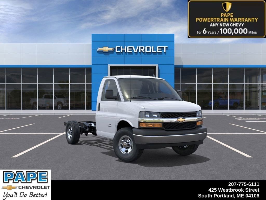 2025 Chevrolet Express Cutaway Base's photo