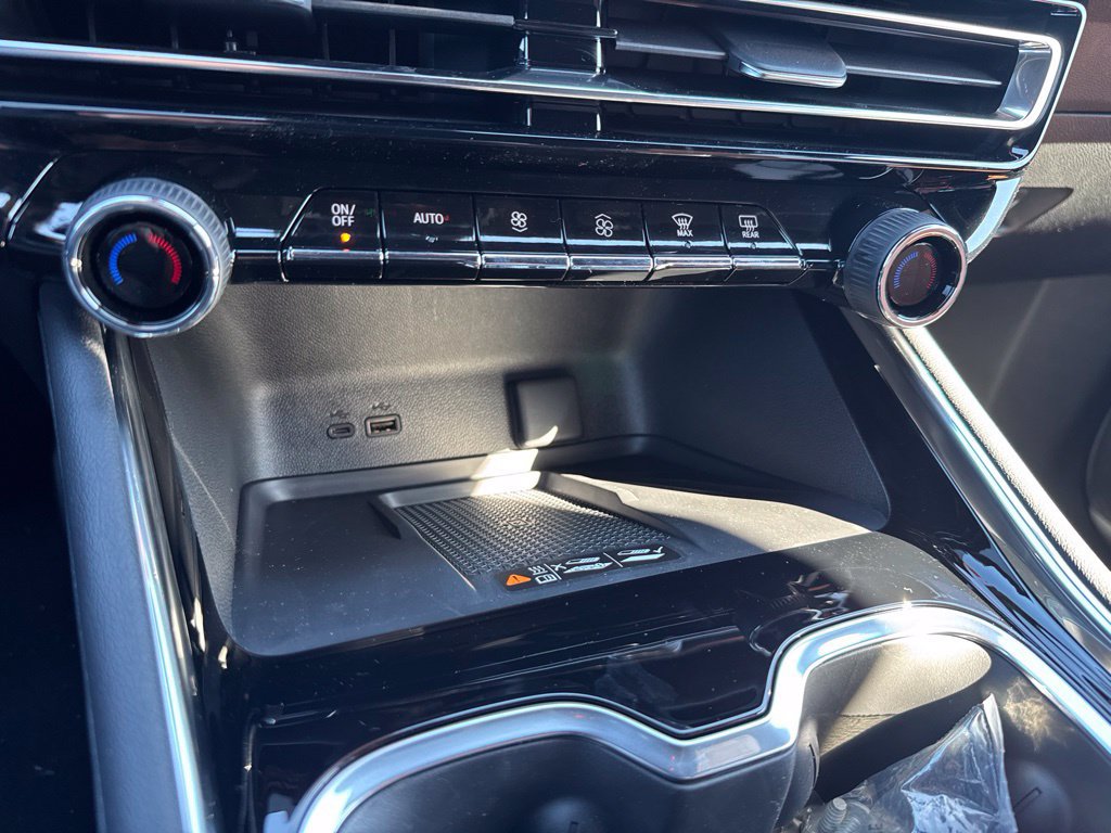 2027 Chevrolet Traverse Z71 - Photo 32