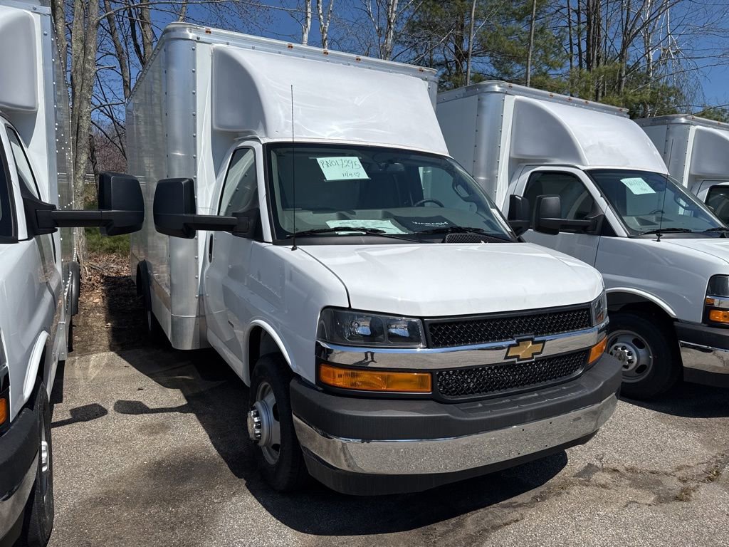 2024 Chevrolet Express Cutaway Base's photo