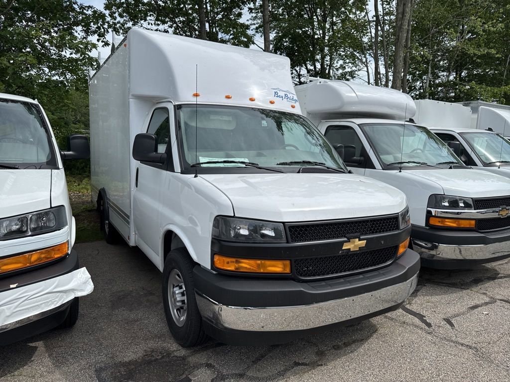 2025 Chevrolet Express Cutaway Base's photo