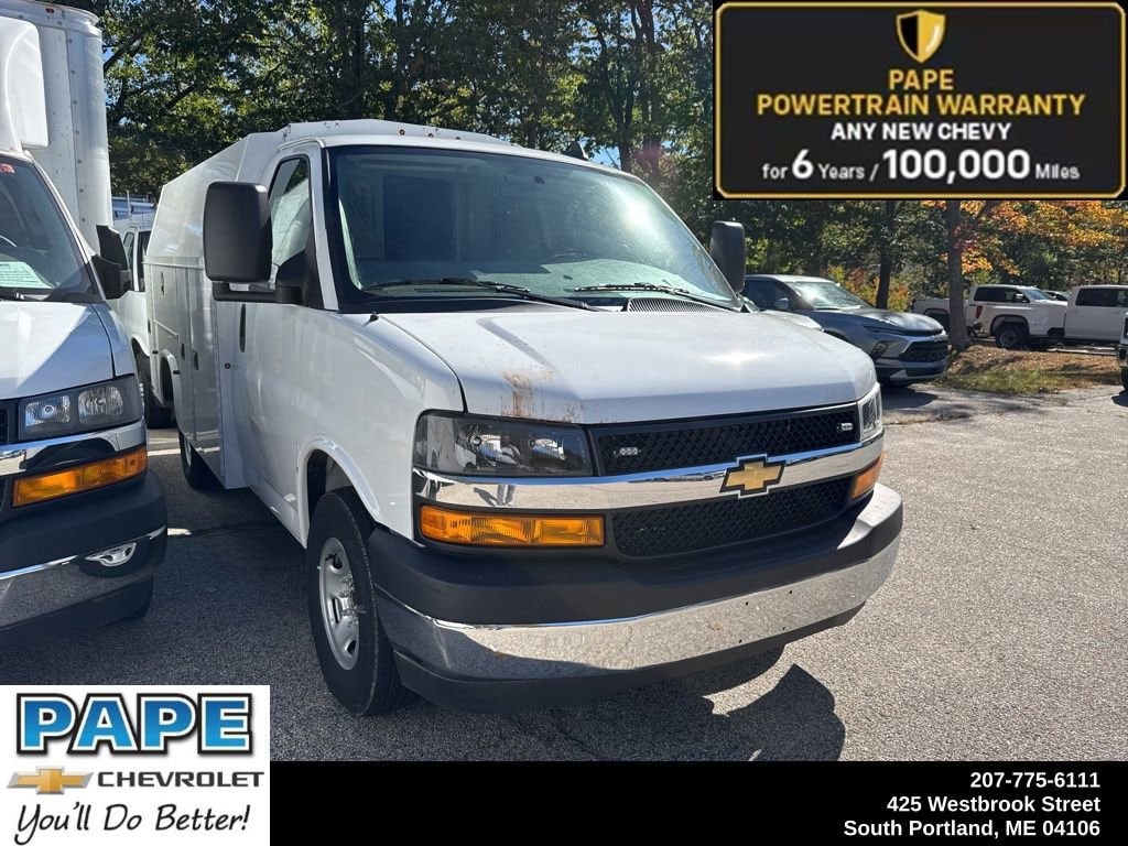2024 Chevrolet Express Cutaway Base's photo
