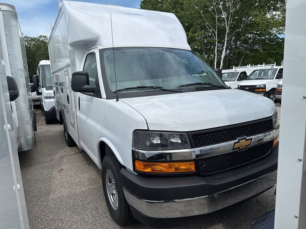 2025 Chevrolet Express Cutaway Base's photo