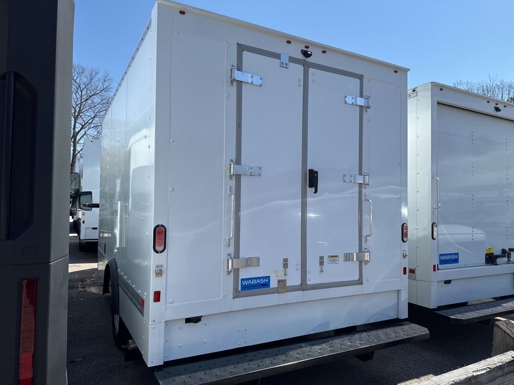 2024 Chevrolet Express Cutaway 3500 photo 2
