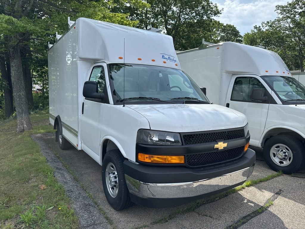 2025 Chevrolet Express Cutaway Base's photo