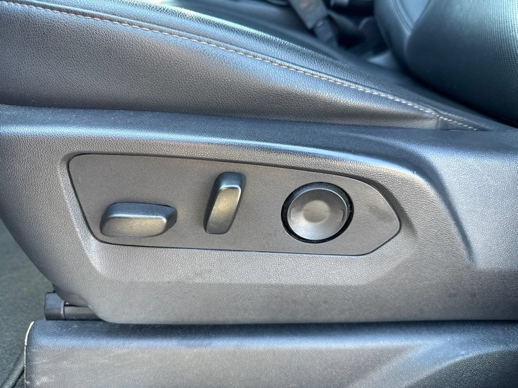 2025 GMC Sierra 1500 SLT - Photo 13