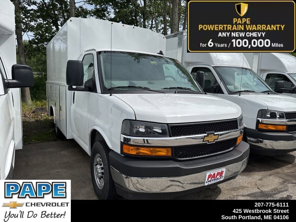 2025 Chevrolet Express Cutaway Base's photo