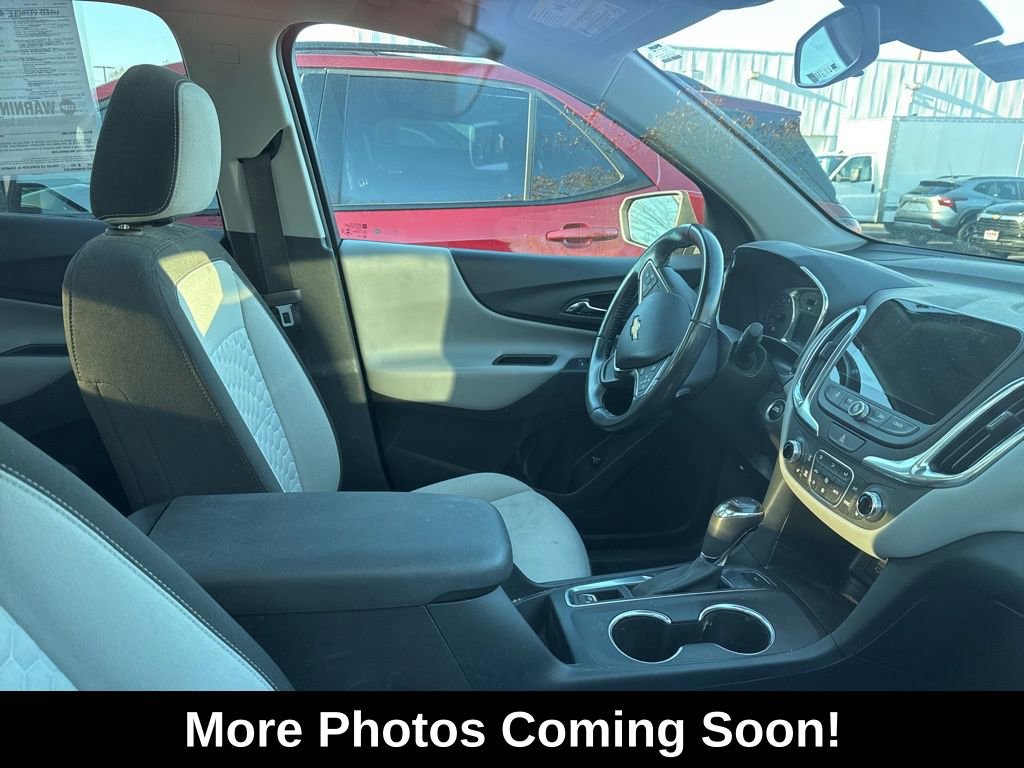 2019 Chevrolet Equinox LT photo 2