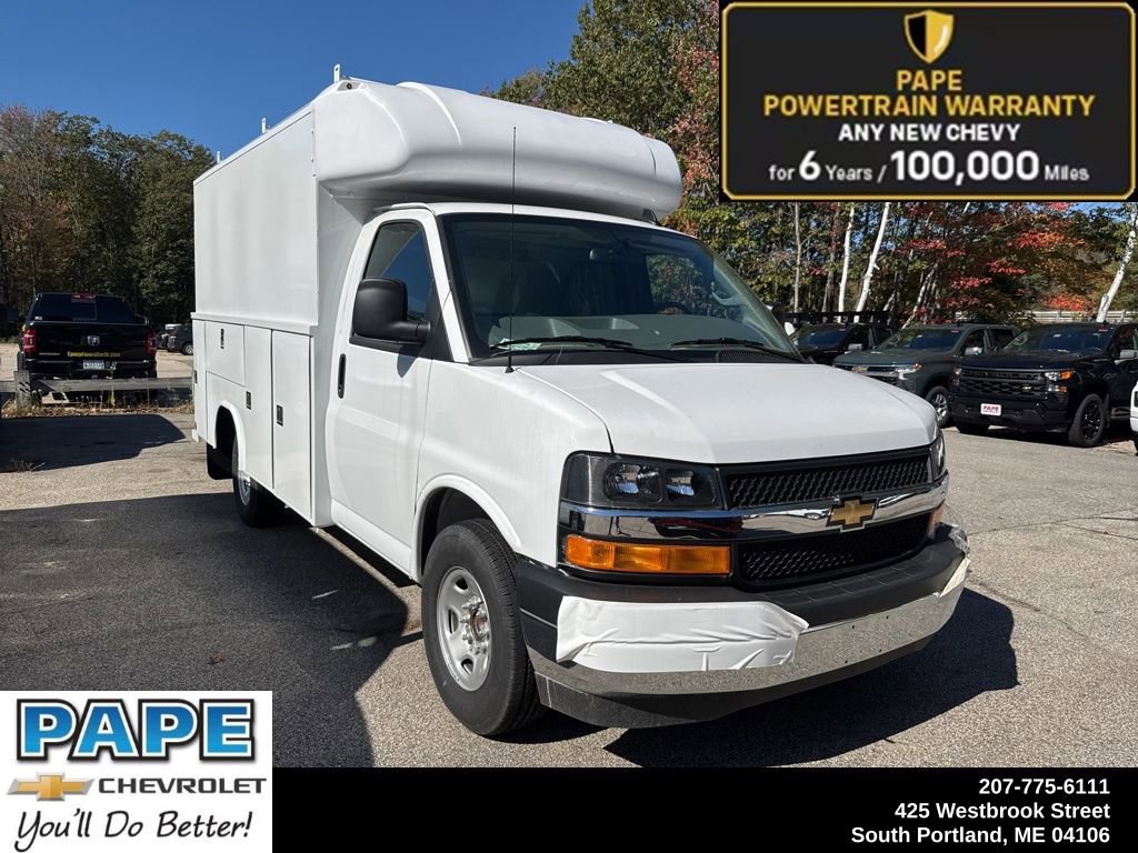 2025 Chevrolet Express Cutaway Base's photo