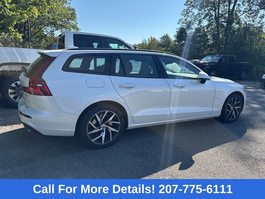 2020 Volvo V60 Momentum photo 3