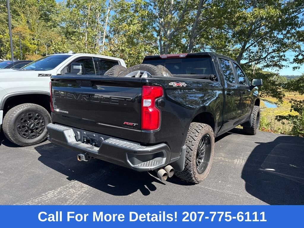 2019 Chevrolet Silverado RST photo 2
